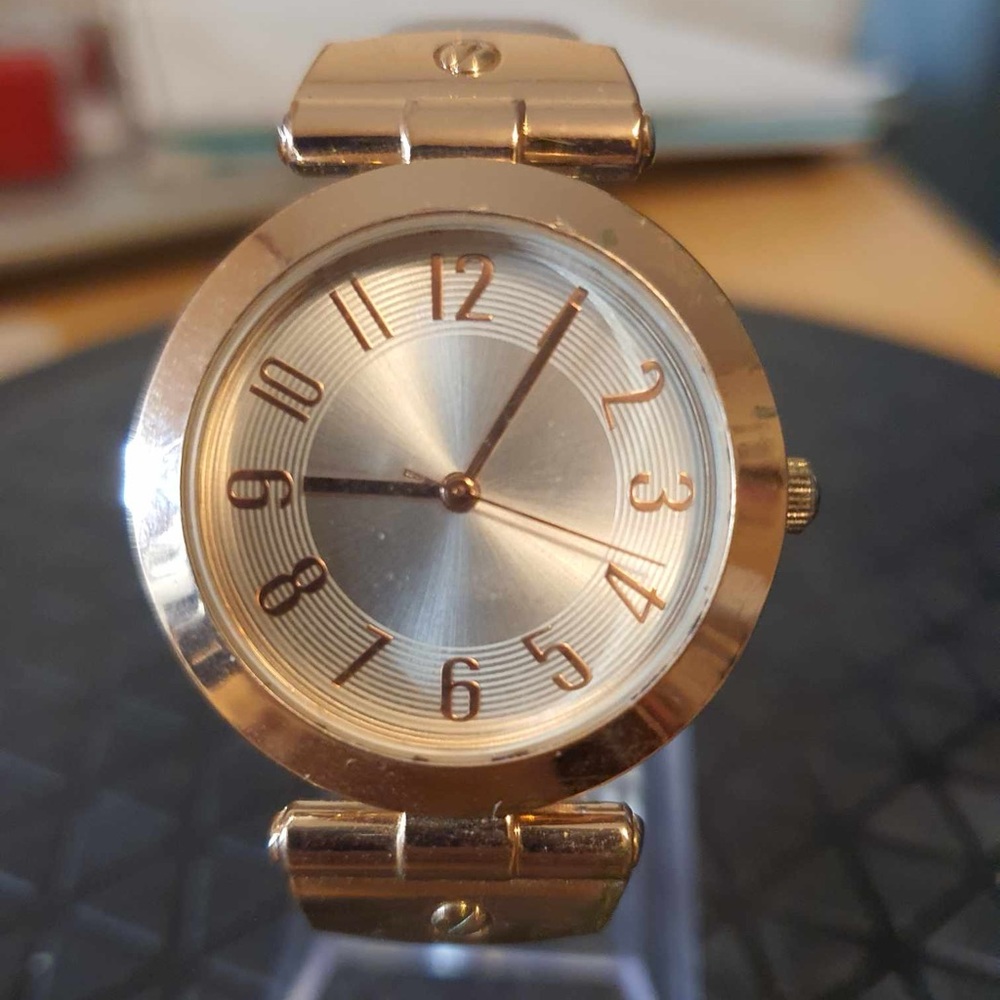 🦋10/$20🦋 Goldtone/Silver Leather Women's Watch